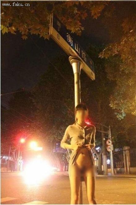 上海闹市惊现裸拍女 尺度大到亮瞎眼 上海闹市惊现裸拍女 尺度大到亮瞎眼