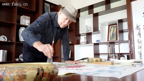 沈阳法库陶瓷博览会上演“欧美陶瓷秀” 沈阳法库陶瓷博览会上演“欧美陶瓷秀”