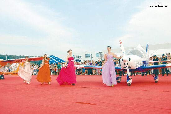 法库飞行大会成为“沈阳时尚名片” 法库飞行大会成为“沈阳时尚名片”