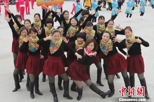 “光棍节”沈阳法库万人同跳广场舞《法库姑娘》 “光棍节”沈阳法库万人同跳广场舞《法库姑娘》