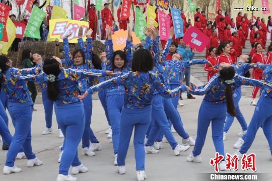 “光棍节”沈阳法库万人同跳广场舞《法库姑娘》 “光棍节”沈阳法库万人同跳广场舞《法库姑娘》