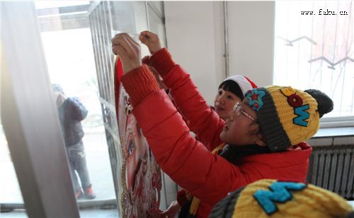 圣诞大使空降法库县四家子蒙古族希望小学 圣诞大使空降法库县四家子蒙古族希望小学