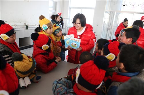 圣诞大使空降法库县四家子蒙古族希望小学 圣诞大使空降法库县四家子蒙古族希望小学