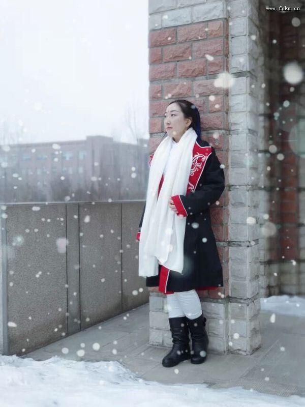 辽大汉服女生走红校园 爱武侠爱古典文化 辽大汉服女生走红校园 爱武侠爱古典文化