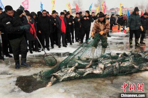 首届沈阳法库财湖冬捕节 冷资源拉动热经济 首届沈阳法库财湖冬捕节 冷资源拉动热经济